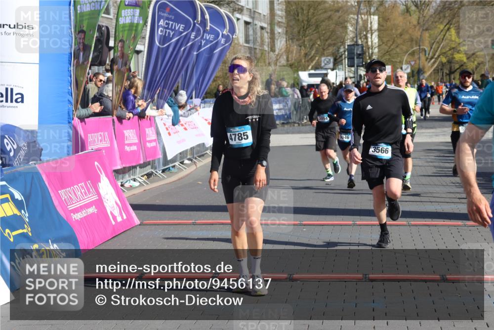 12.04.2026 - 45. Internationalen Wilhelmsburger Insellauf Strokosch-Dieckow http://msf.ph/oto/9456137 12.04.2026 10:45:33 Ziel 2899, 4785, 3566, 5037, 5046, 3747 meine-sportfotos.de