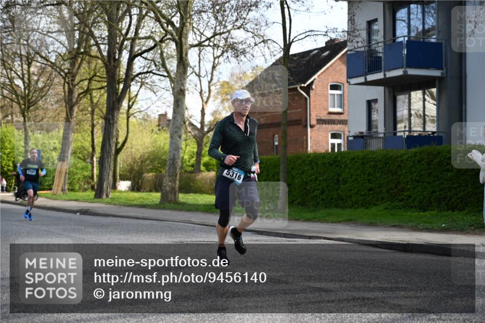 12.04.2026 - 45. Internationalen Wilhelmsburger Insellauf J. Mangold http://msf.ph/oto/9456140 12.04.2026 10:28:55 Ziel 4075, 4144, 5316, 3514, 2793, 3777, 4979, 4087, 3735, 3778, 4975, 4027, 5804, 3355 meine-sportfotos.de