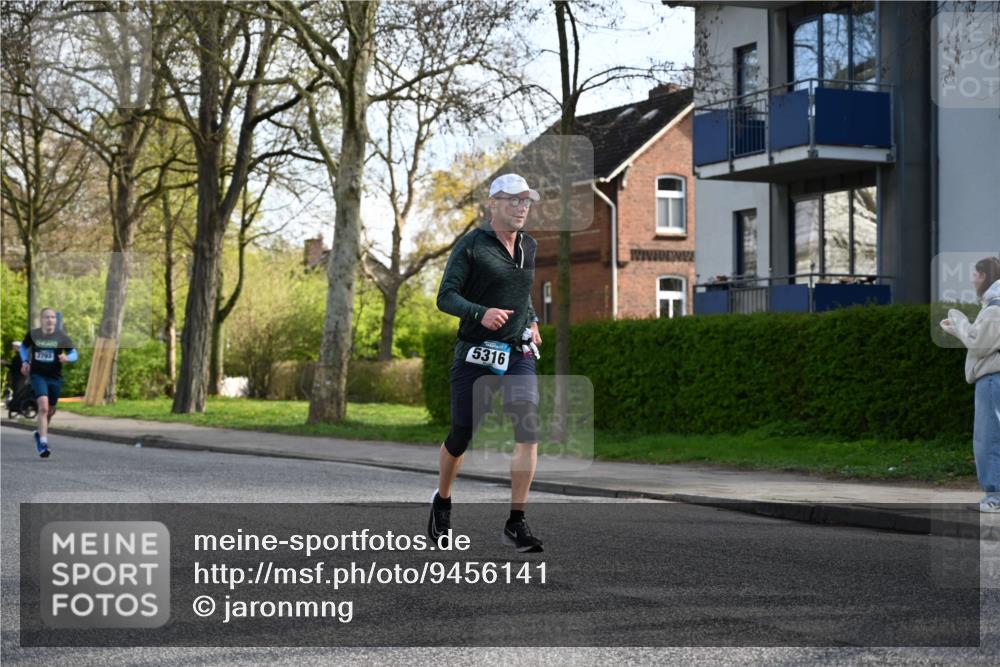 12.04.2026 - 45. Internationalen Wilhelmsburger Insellauf J. Mangold http://msf.ph/oto/9456141 12.04.2026 10:28:55 Ziel 4075, 4144, 5316, 3514, 2793, 3777, 4979, 4087, 3735, 3778, 4975, 4027, 5804, 3355 meine-sportfotos.de