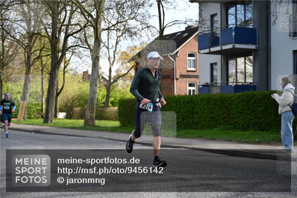 12.04.2026 - 45. Internationalen Wilhelmsburger Insellauf J. Mangold http://msf.ph/oto/9456142 12.04.2026 10:28:55 Ziel 4075, 4144, 5316, 3514, 2793, 3777, 4979, 4087, 3735, 3778, 4975, 4027, 5804, 3355 meine-sportfotos.de