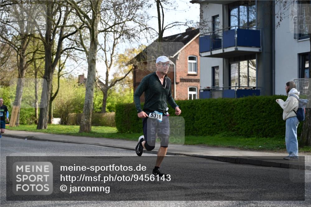 12.04.2026 - 45. Internationalen Wilhelmsburger Insellauf J. Mangold http://msf.ph/oto/9456143 12.04.2026 10:28:55 Ziel 4075, 4144, 5316, 3514, 2793, 3777, 4979, 4087, 3735, 3778, 4975, 4027, 5804, 3355 meine-sportfotos.de