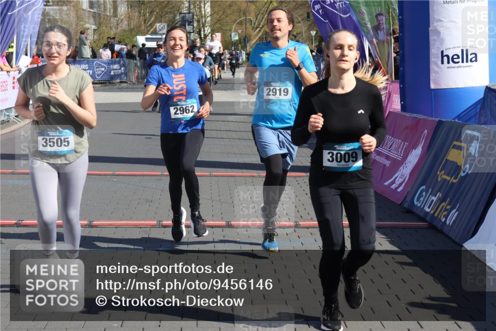 12.04.2026 - 45. Internationalen Wilhelmsburger Insellauf Strokosch-Dieckow http://msf.ph/oto/9456146 12.04.2026 11:02:48 Ziel 2985, 3505, 3009, 2962, 2919 meine-sportfotos.de