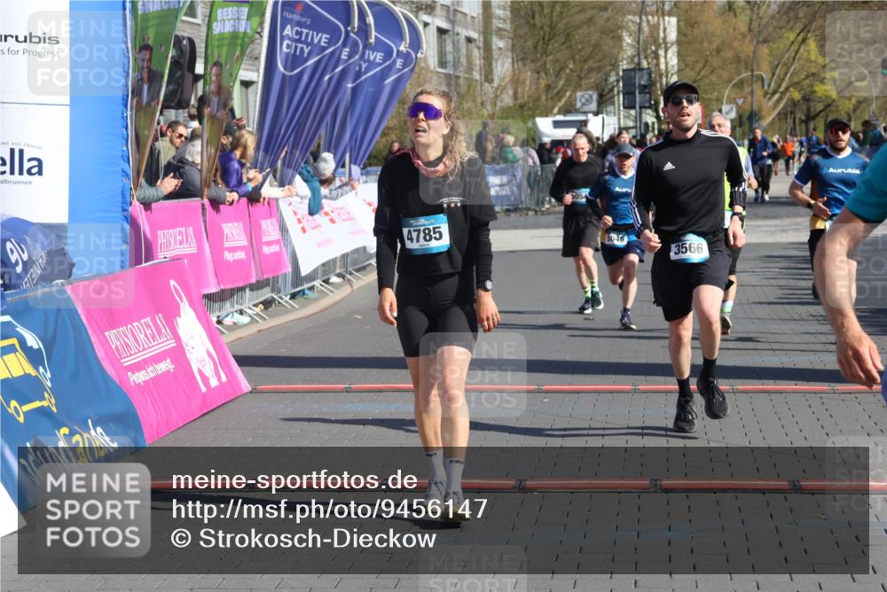 12.04.2026 - 45. Internationalen Wilhelmsburger Insellauf Strokosch-Dieckow http://msf.ph/oto/9456147 12.04.2026 10:45:34 Ziel 2899, 4785, 3566, 5037, 5046, 3747 meine-sportfotos.de