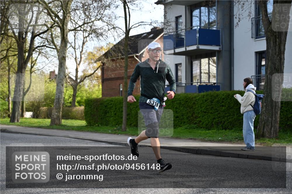 12.04.2026 - 45. Internationalen Wilhelmsburger Insellauf J. Mangold http://msf.ph/oto/9456148 12.04.2026 10:28:55 Ziel 4075, 4144, 5316, 3514, 2793, 3777, 4979, 4087, 3735, 3778, 4975, 4027, 5804, 3355 meine-sportfotos.de