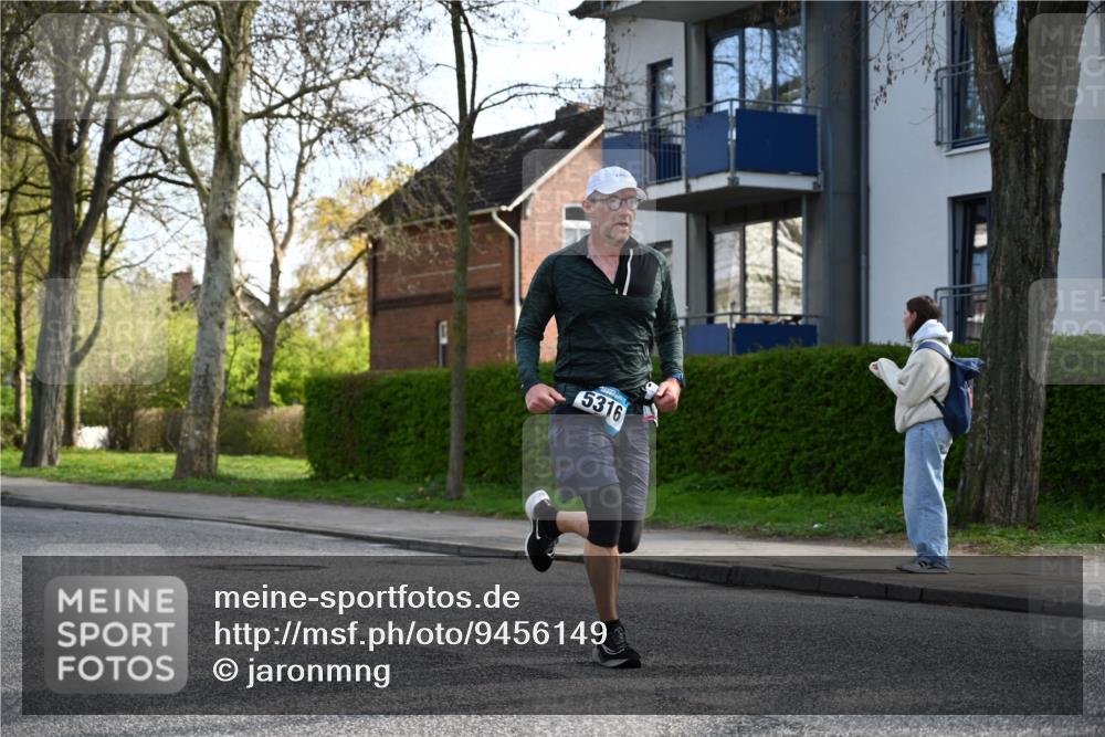 12.04.2026 - 45. Internationalen Wilhelmsburger Insellauf J. Mangold http://msf.ph/oto/9456149 12.04.2026 10:28:55 Ziel 4075, 4144, 5316, 3514, 2793, 3777, 4979, 4087, 3735, 3778, 4975, 4027, 5804, 3355 meine-sportfotos.de