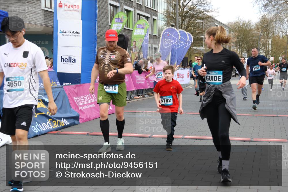 12.04.2026 - 45. Internationalen Wilhelmsburger Insellauf Strokosch-Dieckow http://msf.ph/oto/9456151 12.04.2026 13:03:30 Ziel 4816, 5162 meine-sportfotos.de