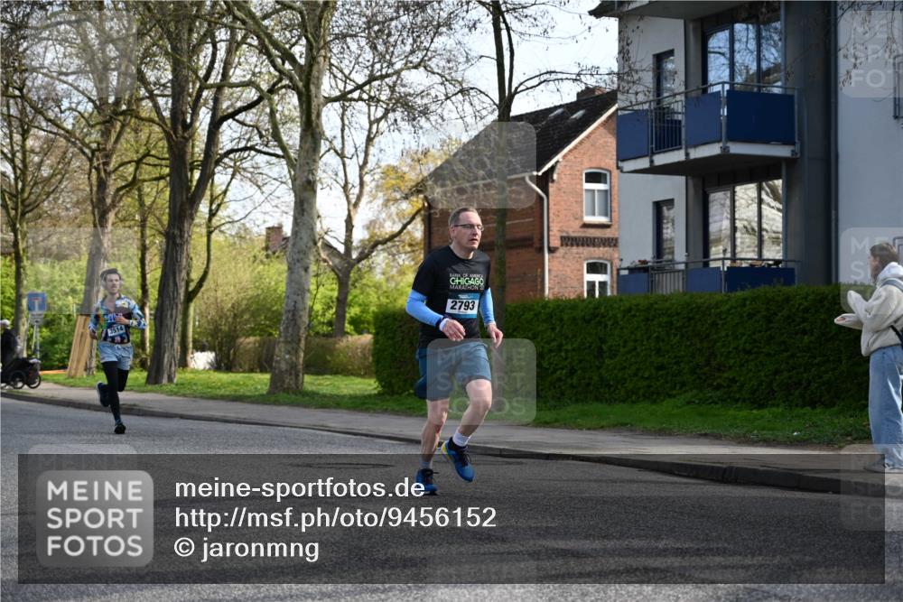 12.04.2026 - 45. Internationalen Wilhelmsburger Insellauf J. Mangold http://msf.ph/oto/9456152 12.04.2026 10:28:59 Ziel 4144, 5316, 3514, 2793, 3777, 4979, 4087, 3735, 3778, 4975, 4027, 5804, 3355, 4142, 2627 meine-sportfotos.de