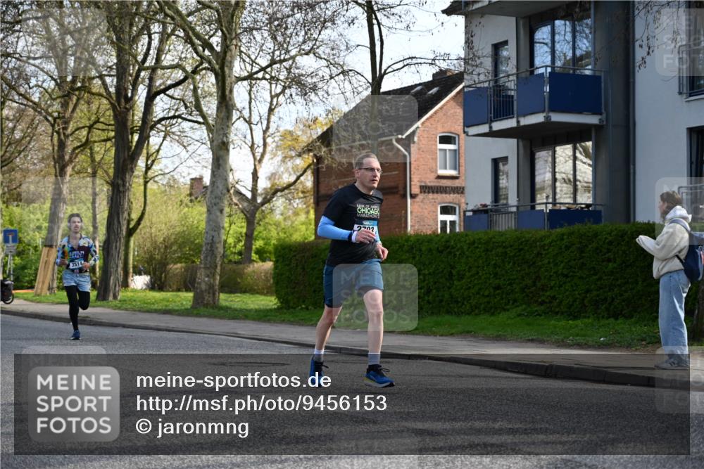 12.04.2026 - 45. Internationalen Wilhelmsburger Insellauf J. Mangold http://msf.ph/oto/9456153 12.04.2026 10:28:59 Ziel 4144, 5316, 3514, 2793, 3777, 4979, 4087, 3735, 3778, 4975, 4027, 5804, 3355, 4142, 2627 meine-sportfotos.de