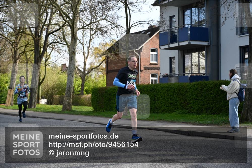 12.04.2026 - 45. Internationalen Wilhelmsburger Insellauf J. Mangold http://msf.ph/oto/9456154 12.04.2026 10:28:59 Ziel 4144, 5316, 3514, 2793, 3777, 4979, 4087, 3735, 3778, 4975, 4027, 5804, 3355, 4142, 2627 meine-sportfotos.de