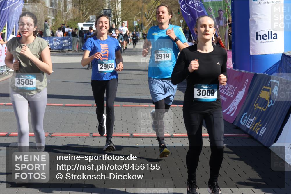 12.04.2026 - 45. Internationalen Wilhelmsburger Insellauf Strokosch-Dieckow http://msf.ph/oto/9456155 12.04.2026 11:02:48 Ziel 2985, 3505, 3009, 2962, 2919 meine-sportfotos.de