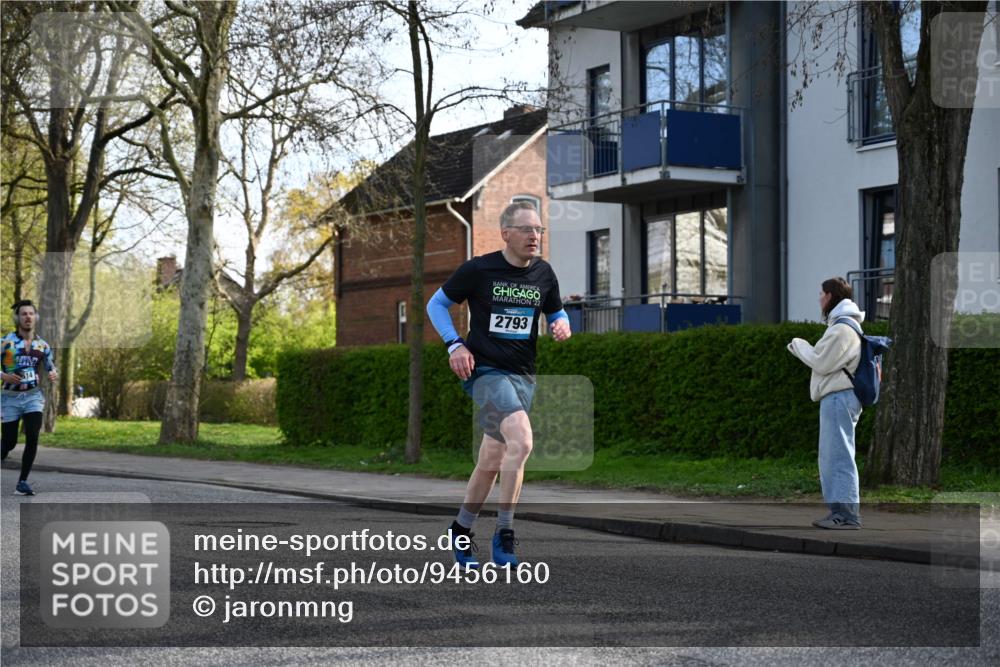 12.04.2026 - 45. Internationalen Wilhelmsburger Insellauf J. Mangold http://msf.ph/oto/9456160 12.04.2026 10:28:59 Ziel 4144, 5316, 3514, 2793, 3777, 4979, 4087, 3735, 3778, 4975, 4027, 5804, 3355, 4142, 2627 meine-sportfotos.de