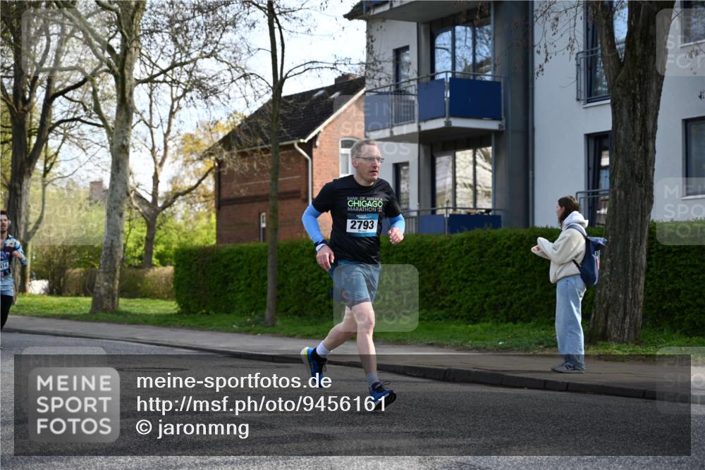 12.04.2026 - 45. Internationalen Wilhelmsburger Insellauf J. Mangold http://msf.ph/oto/9456161 12.04.2026 10:28:59 Ziel 4144, 5316, 3514, 2793, 3777, 4979, 4087, 3735, 3778, 4975, 4027, 5804, 3355, 4142, 2627 meine-sportfotos.de