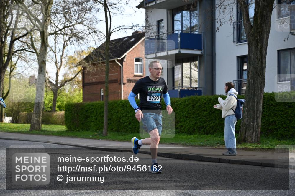12.04.2026 - 45. Internationalen Wilhelmsburger Insellauf J. Mangold http://msf.ph/oto/9456162 12.04.2026 10:28:59 Ziel 4144, 5316, 3514, 2793, 3777, 4979, 4087, 3735, 3778, 4975, 4027, 5804, 3355, 4142, 2627 meine-sportfotos.de