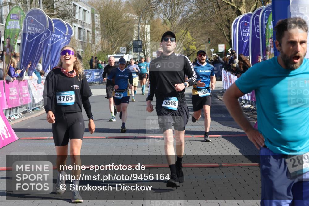12.04.2026 - 45. Internationalen Wilhelmsburger Insellauf Strokosch-Dieckow http://msf.ph/oto/9456164 12.04.2026 10:45:35 Ziel 2899, 4785, 3566, 5037, 5046, 3747, 3054 meine-sportfotos.de