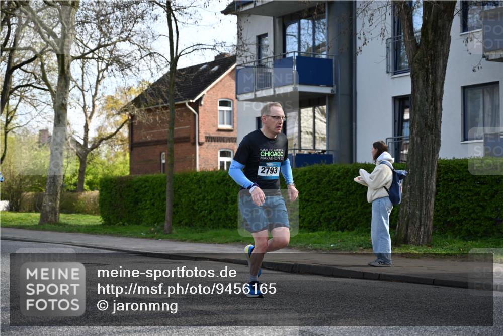 12.04.2026 - 45. Internationalen Wilhelmsburger Insellauf J. Mangold http://msf.ph/oto/9456165 12.04.2026 10:28:59 Ziel 4144, 5316, 3514, 2793, 3777, 4979, 4087, 3735, 3778, 4975, 4027, 5804, 3355, 4142, 2627 meine-sportfotos.de