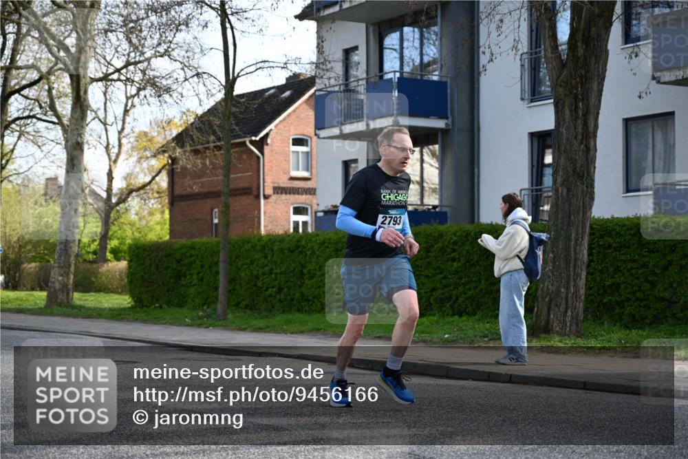 12.04.2026 - 45. Internationalen Wilhelmsburger Insellauf J. Mangold http://msf.ph/oto/9456166 12.04.2026 10:29:00 Ziel 5316, 3514, 2793, 3777, 4979, 4087, 3735, 3778, 4975, 4027, 4027, 5804, 3355, 4142, 2627 meine-sportfotos.de