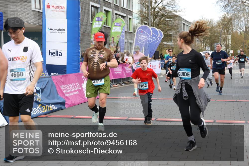 12.04.2026 - 45. Internationalen Wilhelmsburger Insellauf Strokosch-Dieckow http://msf.ph/oto/9456168 12.04.2026 13:03:30 Ziel 4816, 5162 meine-sportfotos.de