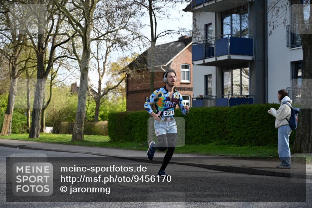 12.04.2026 - 45. Internationalen Wilhelmsburger Insellauf J. Mangold http://msf.ph/oto/9456170 12.04.2026 10:29:01 Ziel 5316, 3514, 2793, 3777, 4979, 4087, 3735, 3778, 4975, 4027, 5804, 3355, 4142, 2627 meine-sportfotos.de