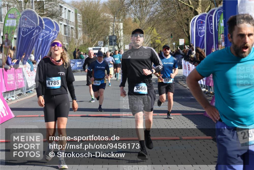 12.04.2026 - 45. Internationalen Wilhelmsburger Insellauf Strokosch-Dieckow http://msf.ph/oto/9456173 12.04.2026 10:45:35 Ziel 2899, 4785, 3566, 5037, 5046, 3747, 3054 meine-sportfotos.de