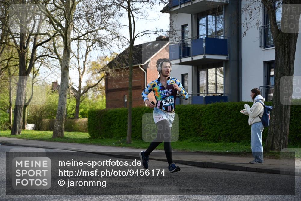 12.04.2026 - 45. Internationalen Wilhelmsburger Insellauf J. Mangold http://msf.ph/oto/9456174 12.04.2026 10:29:02 Ziel 5316, 3514, 2793, 3777, 4979, 4087, 3735, 3778, 4975, 4027, 5804, 3355, 4142, 2627 meine-sportfotos.de