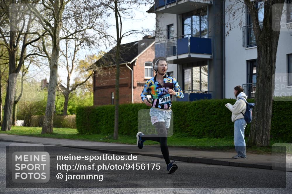 12.04.2026 - 45. Internationalen Wilhelmsburger Insellauf J. Mangold http://msf.ph/oto/9456175 12.04.2026 10:29:02 Ziel 5316, 3514, 2793, 3777, 4979, 4087, 3735, 3778, 4975, 4027, 5804, 3355, 4142, 2627 meine-sportfotos.de