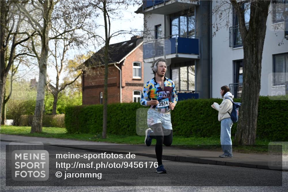 12.04.2026 - 45. Internationalen Wilhelmsburger Insellauf J. Mangold http://msf.ph/oto/9456176 12.04.2026 10:29:02 Ziel 5316, 3514, 2793, 3777, 4979, 4087, 3735, 3778, 4975, 4027, 5804, 3355, 4142, 2627 meine-sportfotos.de