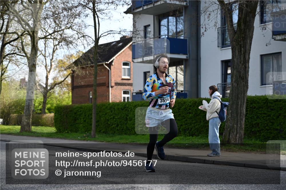 12.04.2026 - 45. Internationalen Wilhelmsburger Insellauf J. Mangold http://msf.ph/oto/9456177 12.04.2026 10:29:02 Ziel 5316, 3514, 2793, 3777, 4979, 4087, 3735, 3778, 4975, 4027, 5804, 3355, 4142, 2627 meine-sportfotos.de