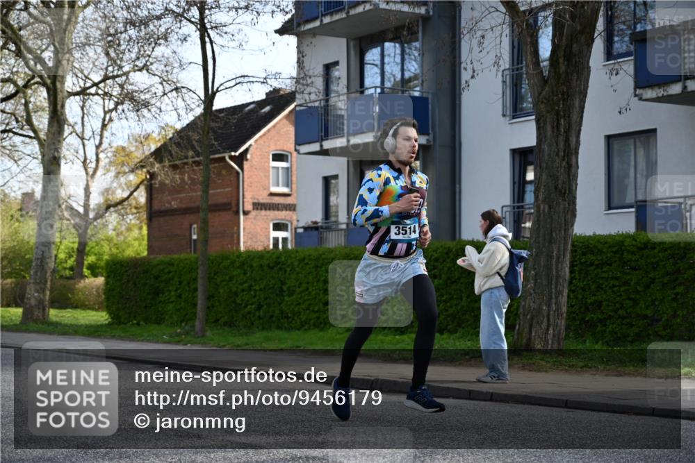 12.04.2026 - 45. Internationalen Wilhelmsburger Insellauf J. Mangold http://msf.ph/oto/9456179 12.04.2026 10:29:02 Ziel 5316, 3514, 2793, 3777, 4979, 4087, 3735, 3778, 4975, 4027, 5804, 3355, 4142, 2627 meine-sportfotos.de