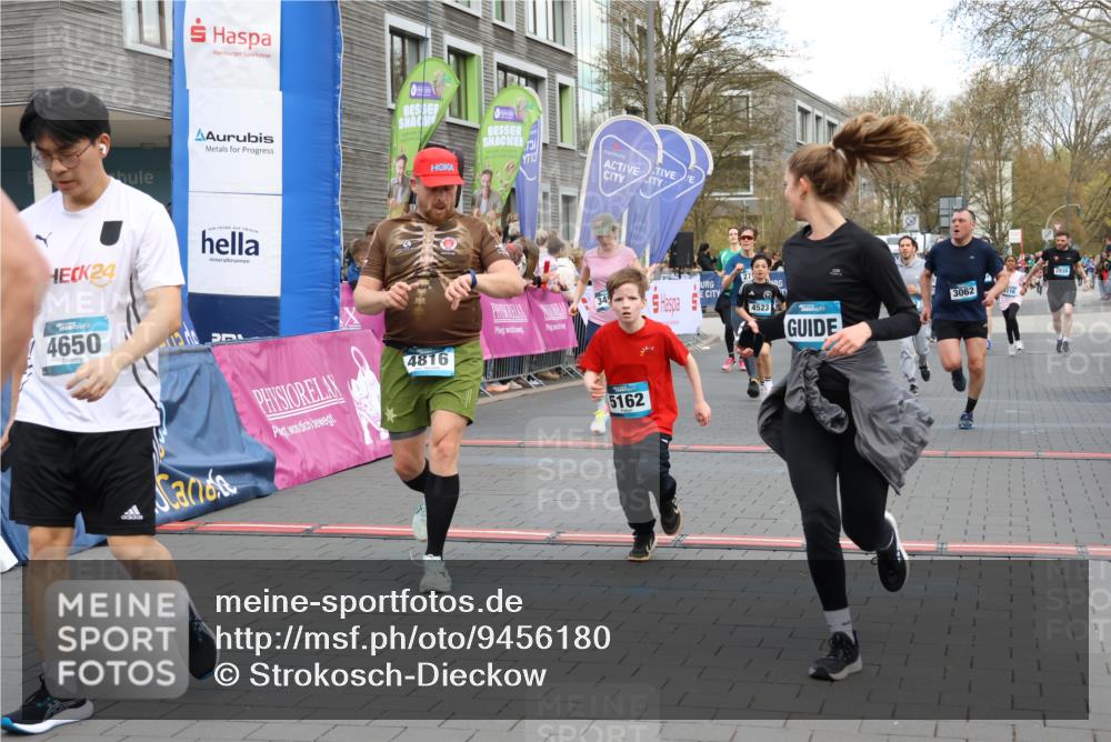 12.04.2026 - 45. Internationalen Wilhelmsburger Insellauf Strokosch-Dieckow http://msf.ph/oto/9456180 12.04.2026 13:03:30 Ziel 4816, 5162 meine-sportfotos.de