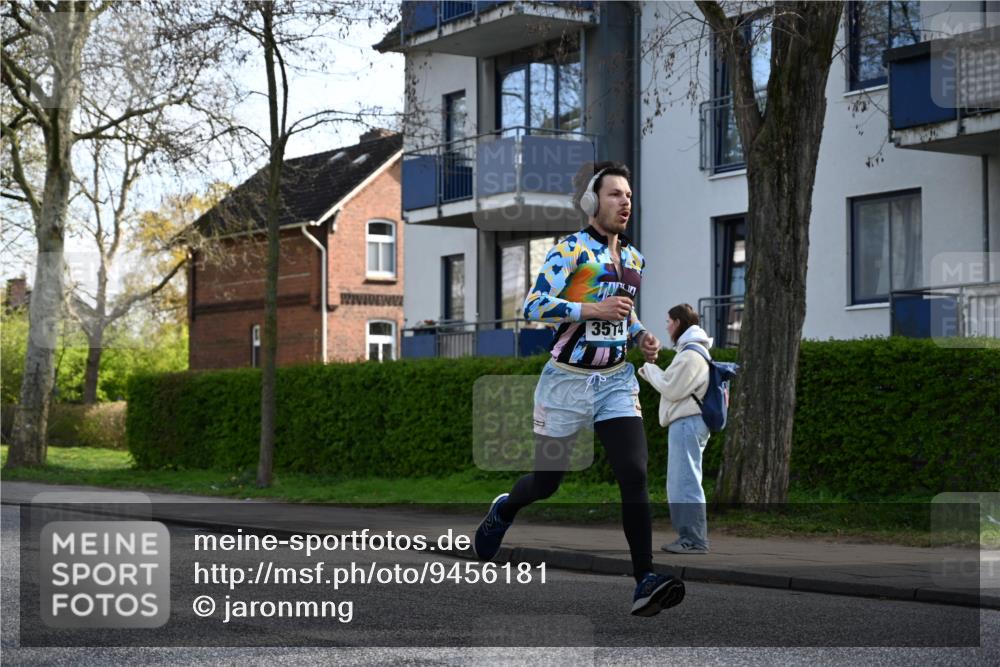 12.04.2026 - 45. Internationalen Wilhelmsburger Insellauf J. Mangold http://msf.ph/oto/9456181 12.04.2026 10:29:02 Ziel 5316, 3514, 2793, 3777, 4979, 4087, 3735, 3778, 4975, 4027, 5804, 3355, 4142, 2627 meine-sportfotos.de