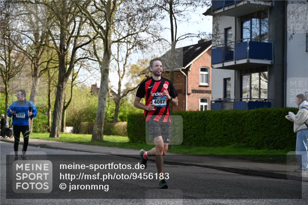 12.04.2026 - 45. Internationalen Wilhelmsburger Insellauf J. Mangold http://msf.ph/oto/9456183 12.04.2026 10:29:05 Ziel 5316, 3514, 2793, 3777, 4979, 4087, 3735, 3778, 4975, 4027, 5804, 3355, 4142, 2627 meine-sportfotos.de