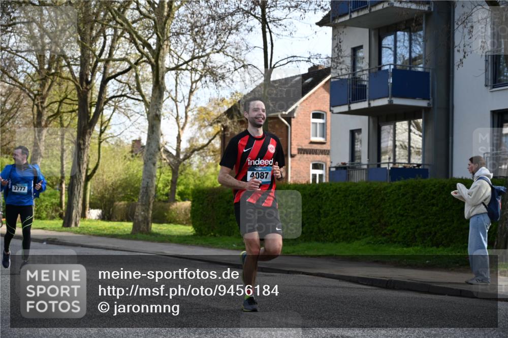 12.04.2026 - 45. Internationalen Wilhelmsburger Insellauf J. Mangold http://msf.ph/oto/9456184 12.04.2026 10:29:05 Ziel 5316, 3514, 2793, 3777, 4979, 4087, 3735, 3778, 4975, 4027, 5804, 3355, 4142, 2627 meine-sportfotos.de