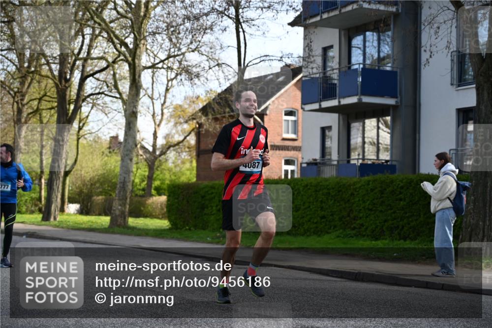 12.04.2026 - 45. Internationalen Wilhelmsburger Insellauf J. Mangold http://msf.ph/oto/9456186 12.04.2026 10:29:05 Ziel 5316, 3514, 2793, 3777, 4979, 4087, 3735, 3778, 4975, 4027, 5804, 3355, 4142, 2627 meine-sportfotos.de
