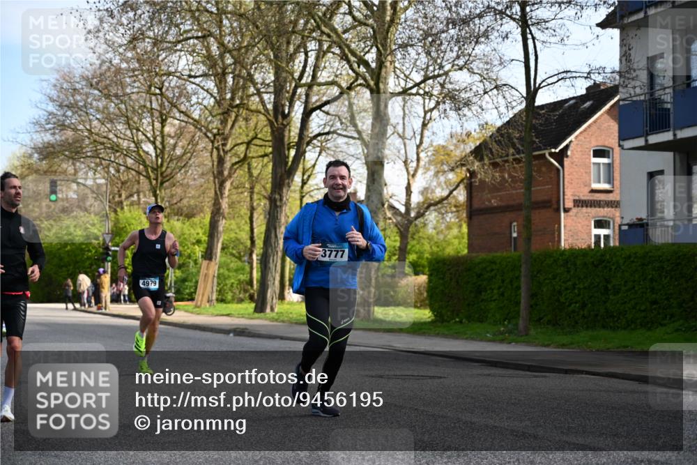 12.04.2026 - 45. Internationalen Wilhelmsburger Insellauf J. Mangold http://msf.ph/oto/9456195 12.04.2026 10:29:07 Ziel 3514, 2793, 3777, 4979, 4087, 3735, 3778, 4975, 4027, 5804, 3355, 4142, 2627, 3542 meine-sportfotos.de