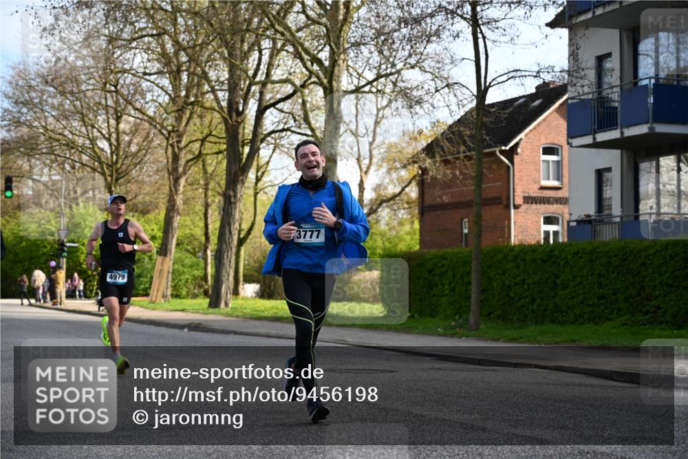 12.04.2026 - 45. Internationalen Wilhelmsburger Insellauf J. Mangold http://msf.ph/oto/9456198 12.04.2026 10:29:07 Ziel 3514, 2793, 3777, 4979, 4087, 3735, 3778, 4975, 4027, 5804, 3355, 4142, 2627, 3542 meine-sportfotos.de