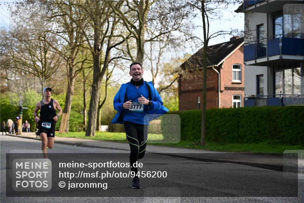 12.04.2026 - 45. Internationalen Wilhelmsburger Insellauf J. Mangold http://msf.ph/oto/9456200 12.04.2026 10:29:07 Ziel 3514, 2793, 3777, 4979, 4087, 3735, 3778, 4975, 4027, 5804, 3355, 4142, 2627, 3542 meine-sportfotos.de