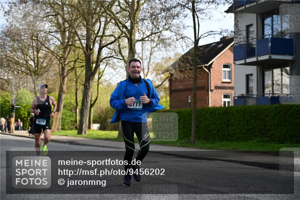12.04.2026 - 45. Internationalen Wilhelmsburger Insellauf J. Mangold http://msf.ph/oto/9456202 12.04.2026 10:29:07 Ziel 3514, 2793, 3777, 4979, 4087, 3735, 3778, 4975, 4027, 5804, 3355, 4142, 2627, 3542 meine-sportfotos.de