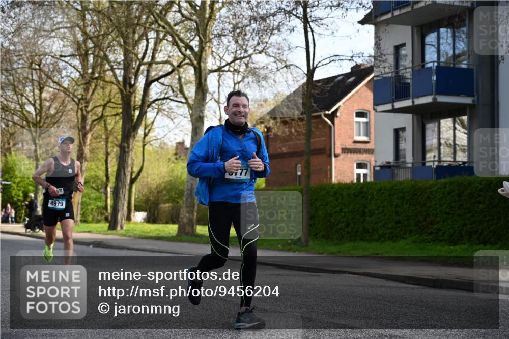 12.04.2026 - 45. Internationalen Wilhelmsburger Insellauf J. Mangold http://msf.ph/oto/9456204 12.04.2026 10:29:07 Ziel 3514, 2793, 3777, 4979, 4087, 3735, 3778, 4975, 4027, 5804, 3355, 4142, 2627, 3542 meine-sportfotos.de