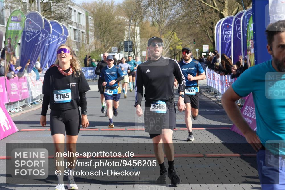 12.04.2026 - 45. Internationalen Wilhelmsburger Insellauf Strokosch-Dieckow http://msf.ph/oto/9456205 12.04.2026 10:45:35 Ziel 2899, 4785, 3566, 5037, 5046, 3747, 3054 meine-sportfotos.de