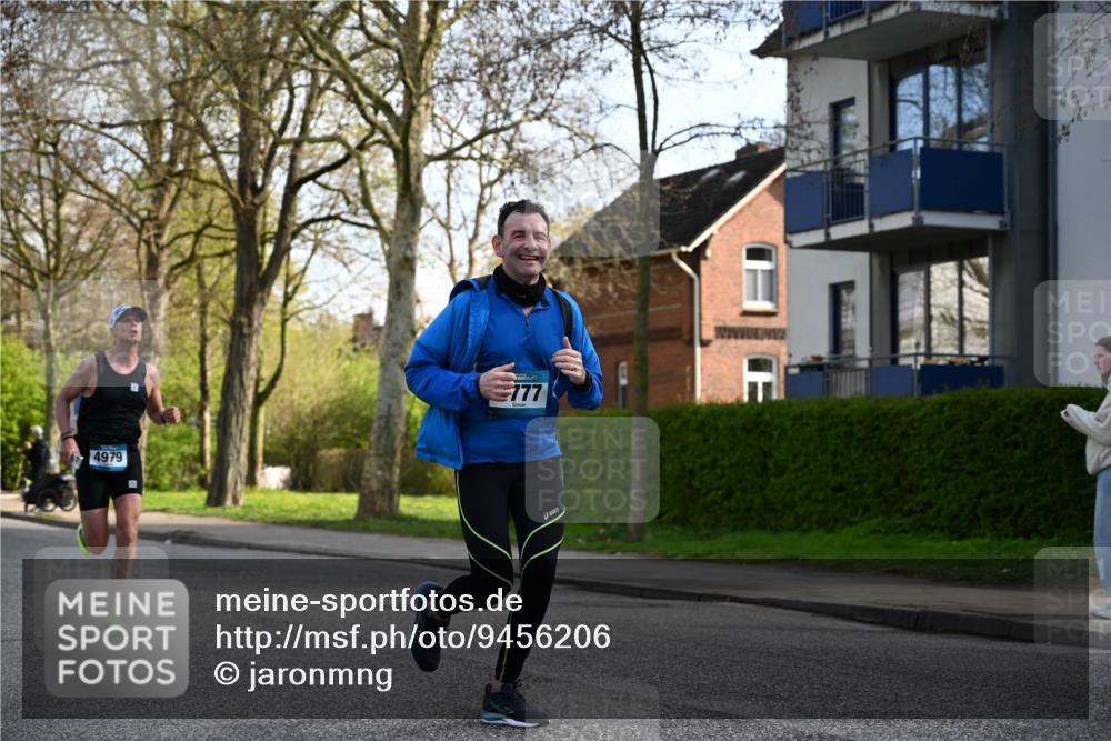 12.04.2026 - 45. Internationalen Wilhelmsburger Insellauf J. Mangold http://msf.ph/oto/9456206 12.04.2026 10:29:07 Ziel 3514, 2793, 3777, 4979, 4087, 3735, 3778, 4975, 4027, 5804, 3355, 4142, 2627, 3542 meine-sportfotos.de