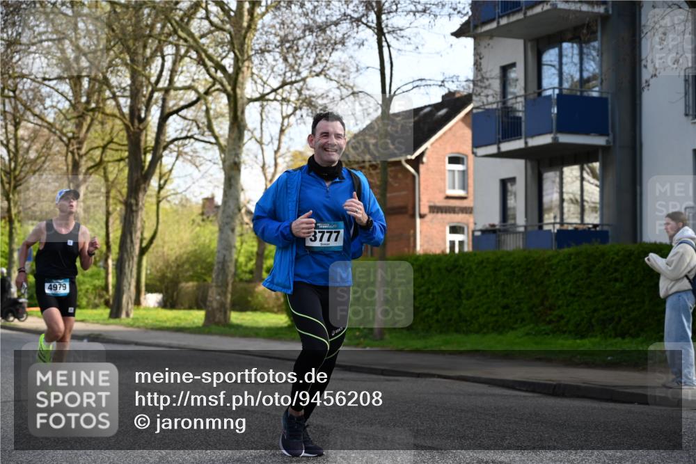 12.04.2026 - 45. Internationalen Wilhelmsburger Insellauf J. Mangold http://msf.ph/oto/9456208 12.04.2026 10:29:07 Ziel 3514, 2793, 3777, 4979, 4087, 3735, 3778, 4975, 4027, 5804, 3355, 4142, 2627, 3542 meine-sportfotos.de