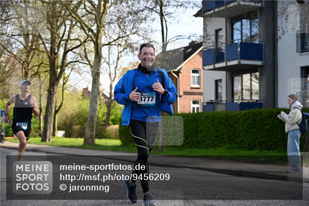 12.04.2026 - 45. Internationalen Wilhelmsburger Insellauf J. Mangold http://msf.ph/oto/9456209 12.04.2026 10:29:08 Ziel 3514, 2793, 3777, 4979, 4087, 3735, 3778, 4975, 4975, 4027, 5804, 3355, 4142, 2627, 4142, 2627, 3542 meine-sportfotos.de