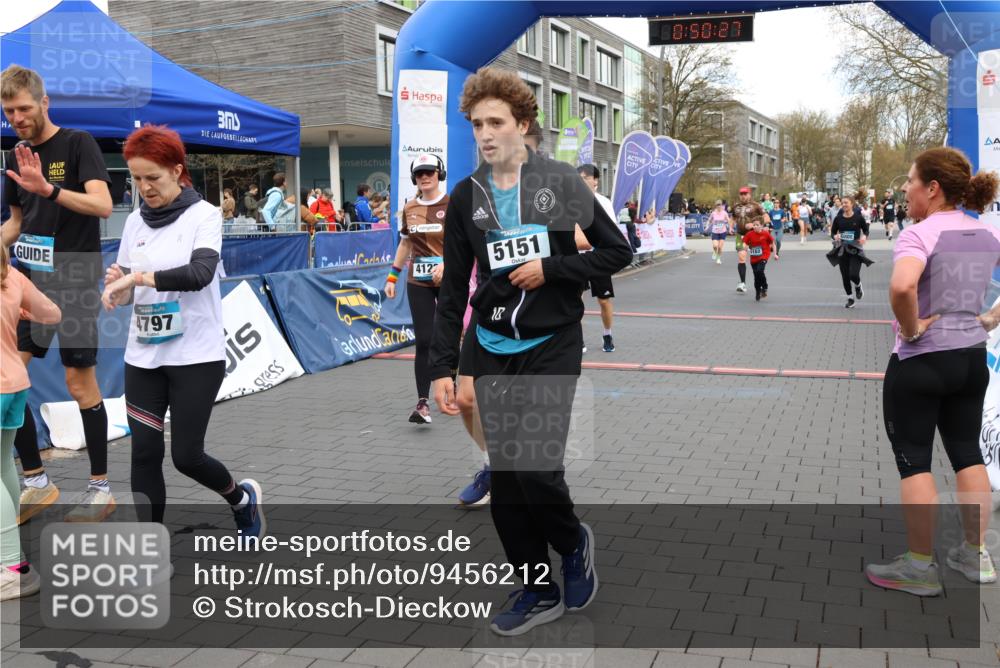 12.04.2026 - 45. Internationalen Wilhelmsburger Insellauf Strokosch-Dieckow http://msf.ph/oto/9456212 12.04.2026 13:03:27 Ziel 5151 meine-sportfotos.de
