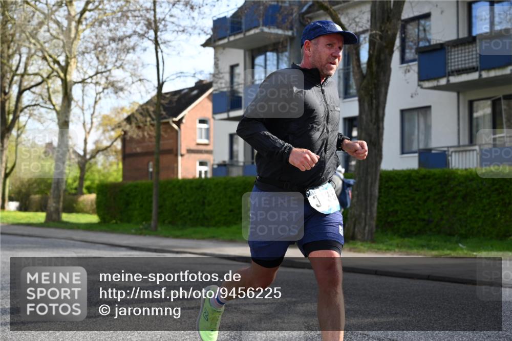 12.04.2026 - 45. Internationalen Wilhelmsburger Insellauf J. Mangold http://msf.ph/oto/9456225 12.04.2026 10:29:14 Ziel 3777, 4979, 4087, 3735, 3778, 4975, 4027, 5804, 3355, 4142, 2627, 3542, 4511, 5459 meine-sportfotos.de