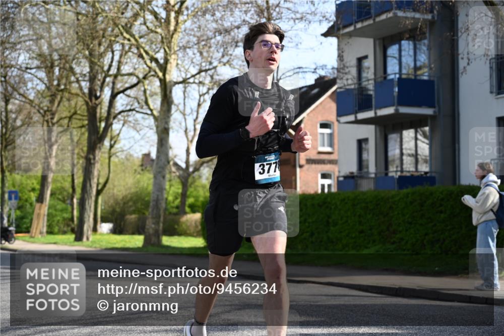 12.04.2026 - 45. Internationalen Wilhelmsburger Insellauf J. Mangold http://msf.ph/oto/9456234 12.04.2026 10:29:19 Ziel 3735, 3778, 4975, 4027, 5804, 3355, 4142, 2627, 3542, 4511, 5459, 4670 meine-sportfotos.de