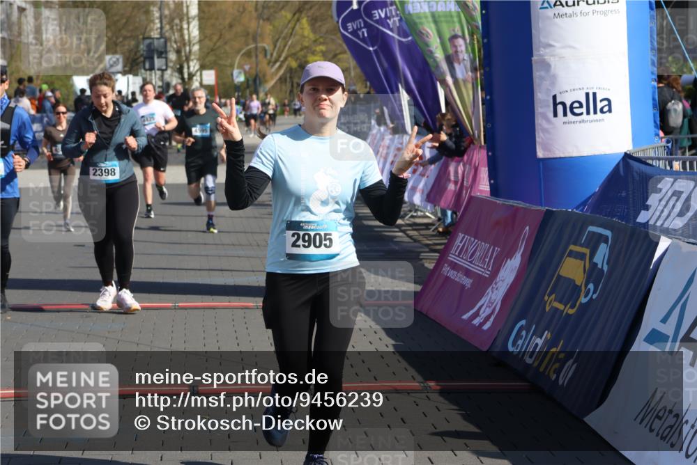12.04.2026 - 45. Internationalen Wilhelmsburger Insellauf Strokosch-Dieckow http://msf.ph/oto/9456239 12.04.2026 11:02:53 Ziel 2418, 2398, 4595, 4597 meine-sportfotos.de