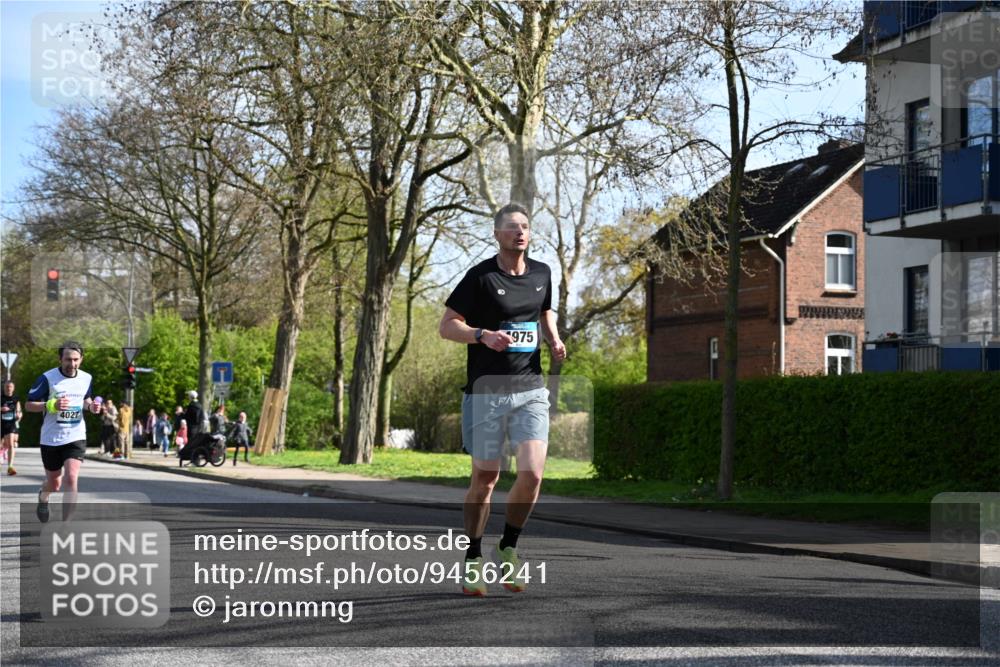 12.04.2026 - 45. Internationalen Wilhelmsburger Insellauf J. Mangold http://msf.ph/oto/9456241 12.04.2026 10:29:24 Ziel 3778, 4975, 4027, 5804, 3355, 4142, 2627, 3542, 4511, 5459, 4670 meine-sportfotos.de