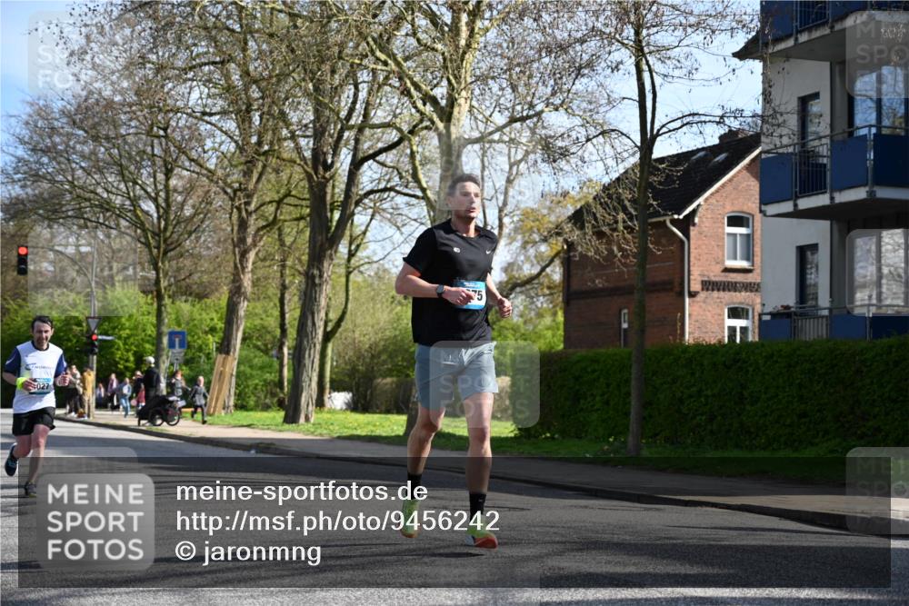 12.04.2026 - 45. Internationalen Wilhelmsburger Insellauf J. Mangold http://msf.ph/oto/9456242 12.04.2026 10:29:24 Ziel 3778, 4975, 4027, 5804, 3355, 4142, 2627, 3542, 4511, 5459, 4670 meine-sportfotos.de