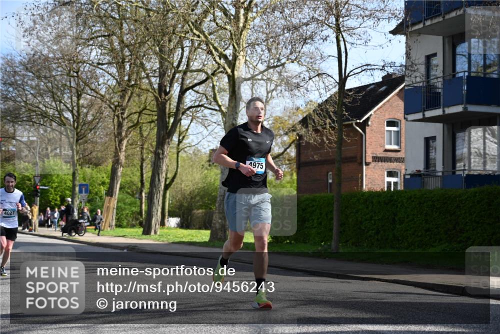 12.04.2026 - 45. Internationalen Wilhelmsburger Insellauf J. Mangold http://msf.ph/oto/9456243 12.04.2026 10:29:24 Ziel 3778, 4975, 4027, 5804, 3355, 4142, 2627, 3542, 4511, 5459, 4670 meine-sportfotos.de