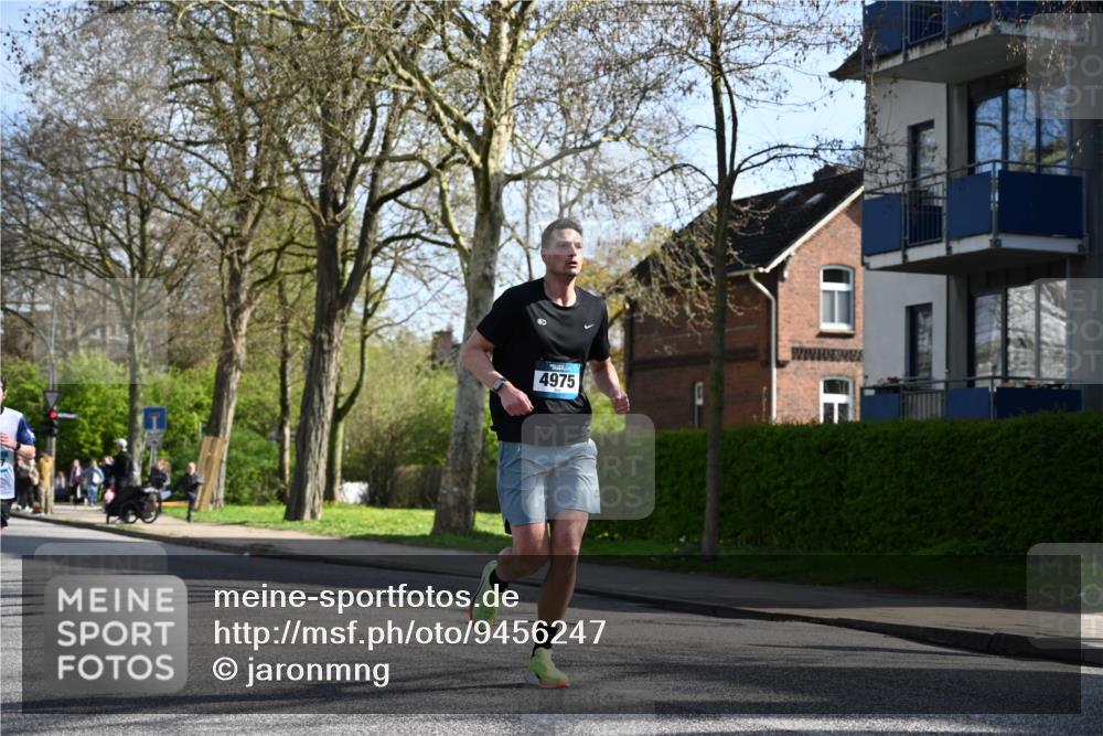 12.04.2026 - 45. Internationalen Wilhelmsburger Insellauf J. Mangold http://msf.ph/oto/9456247 12.04.2026 10:29:24 Ziel 3778, 4975, 4027, 5804, 3355, 4142, 2627, 3542, 4511, 5459, 4670 meine-sportfotos.de